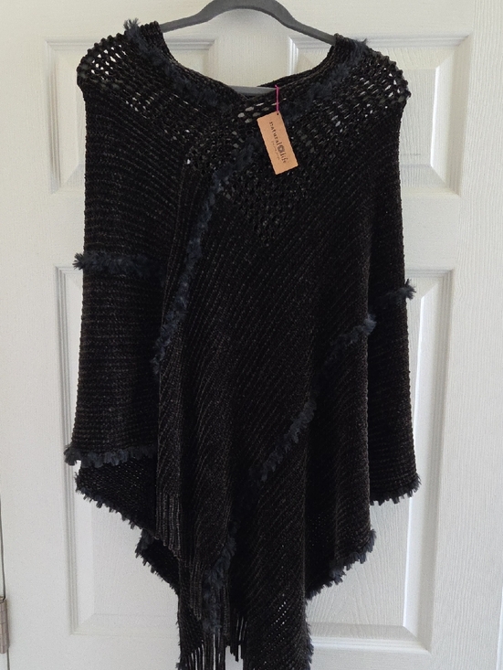 NATURAL LIFE Sweaters - NATURAL LIFE Black Fringe Knit Poncho